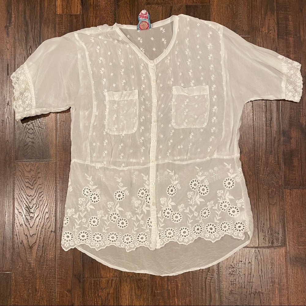 Johnny Was embroidered floral eyelet button blouse sheer white short sleeve xs